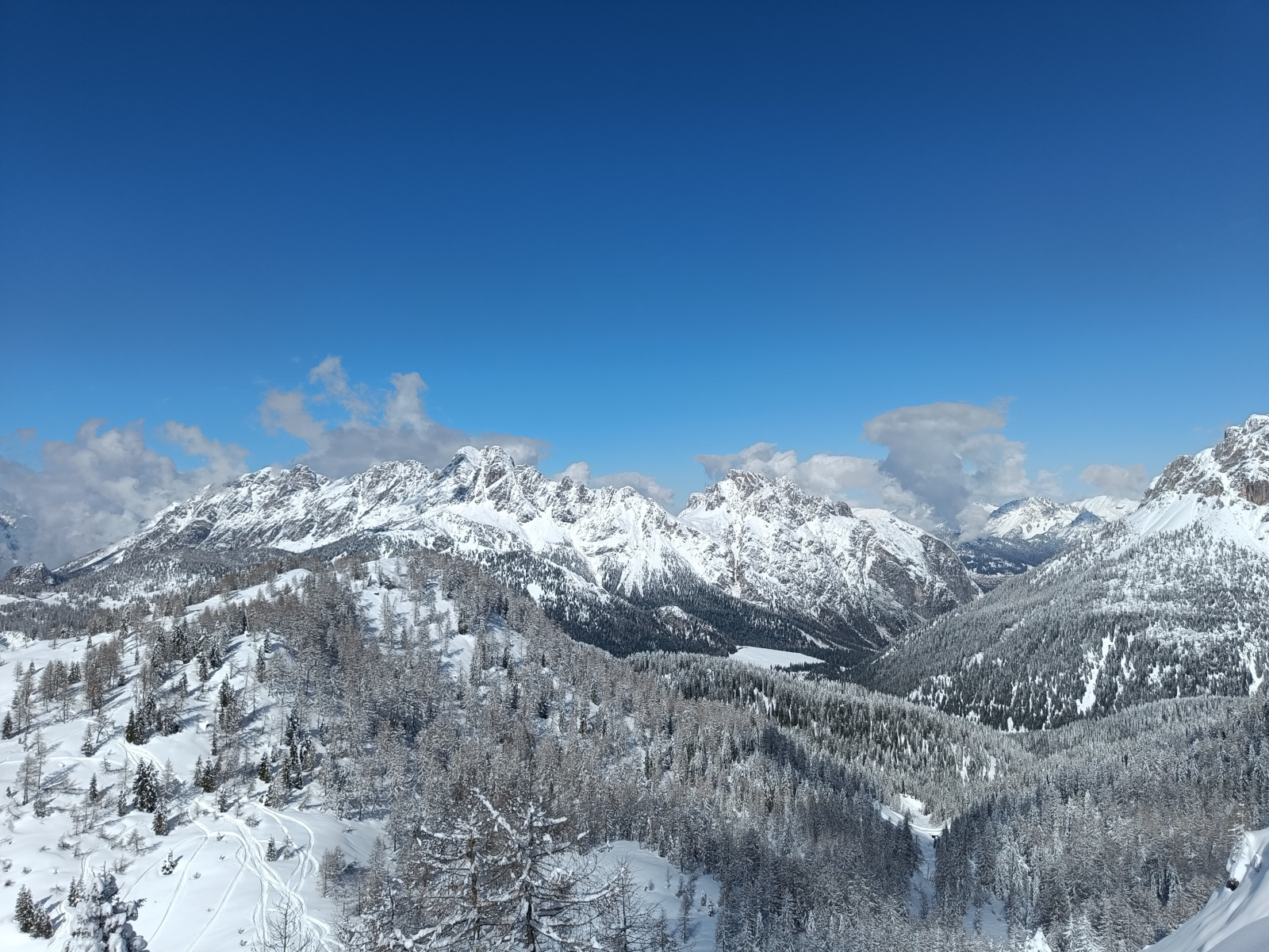  Pacchetto completo di astro-escursionismo con visita all'area naturale archeologica di Lagole e osservazioni del Sole in HA, escursione ambientale a Casera Razzo, cena presso Malga Razzo e osservazioni astronomiche supportate da Dwarf 3 e Unistellar Odyssey Pro 