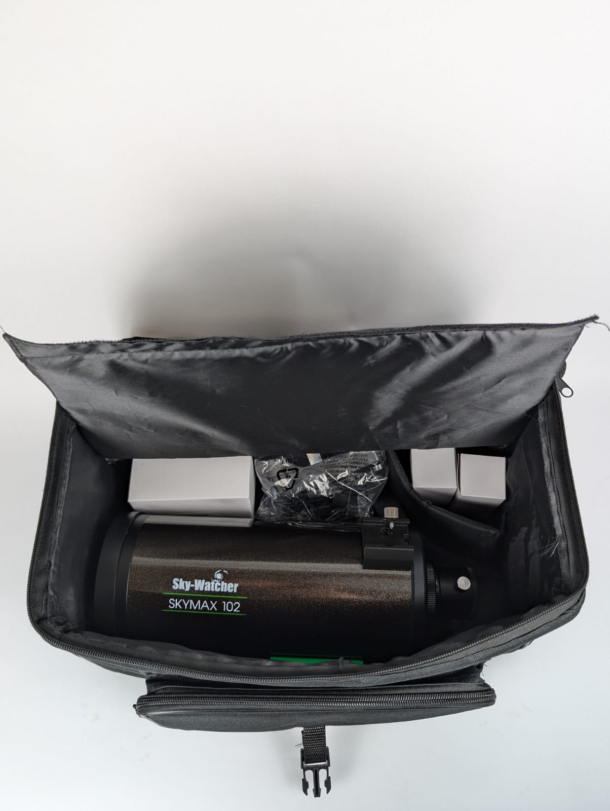 
Telescopio Skywatcher Maksutov Skymax 102 / 1300 - solo tubo ottico Usato ottime condizioni, borsa inclusa
