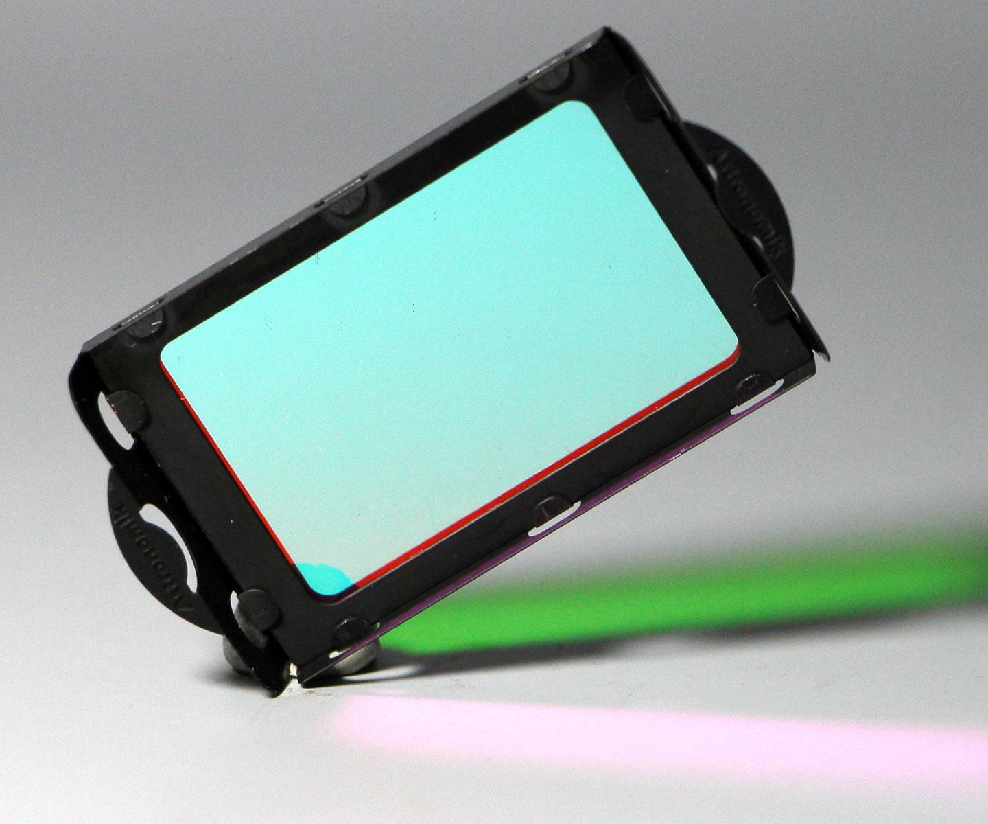  The Astronomik UHC-E Clip-Filter is directly inserted into the camera body and is used for nebula photography in moderately light polluted areas. [EN] Usato ottime condizioni 