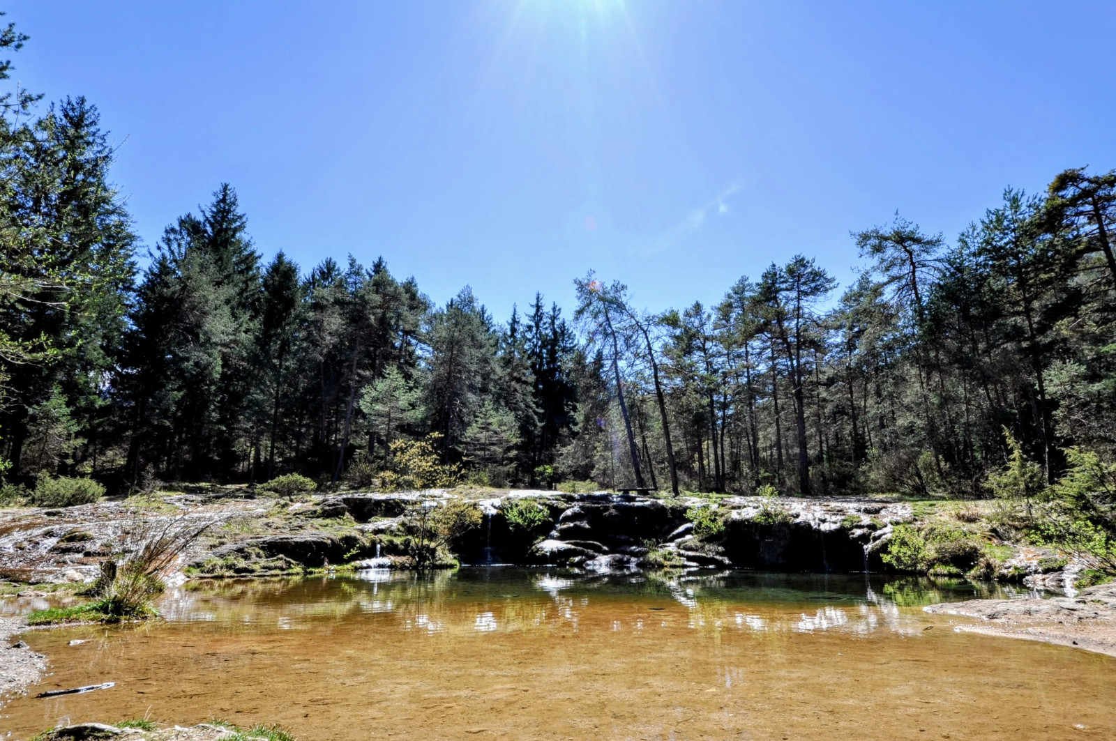  Pacchetto completo di astro-escursionismo con visita all'area naturale archeologica di Lagole e osservazioni del Sole in HA, escursione ambientale a Casera Razzo, cena presso Malga Razzo e osservazioni astronomiche supportate da Dwarf 3 e Unistellar Odyssey Pro 